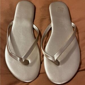 💥4/$20 BUNDLE 🆕Gold Womens/Juniors Flip Flop Sandals *Brand New* Size 9